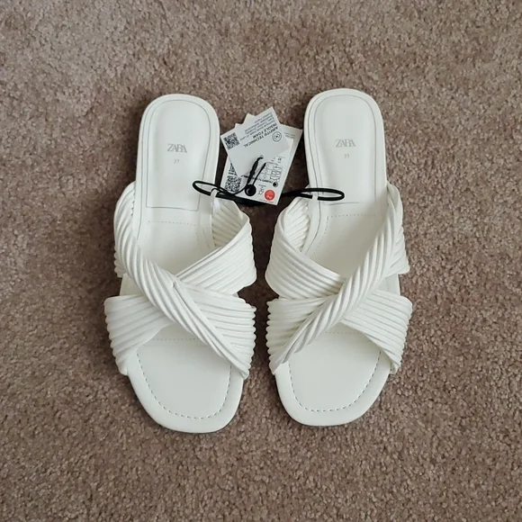 Zara* Flat Sandals Pleated White - Picture 4 of 5